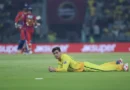 विराट कोहली IPL 2026 मधील महत्त्वाच्या सामन्यात चौकार मारताना