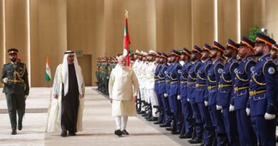 अबू धाबीमध्ये UAE राष्ट्राध्यक्षांसोबत नरेंद्र मोदी