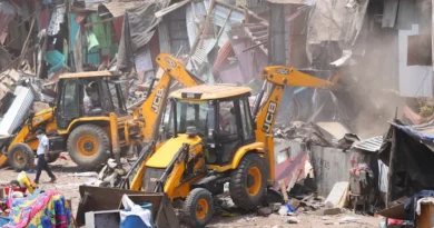 Garib Nagar Bandra demolition drive and police action
