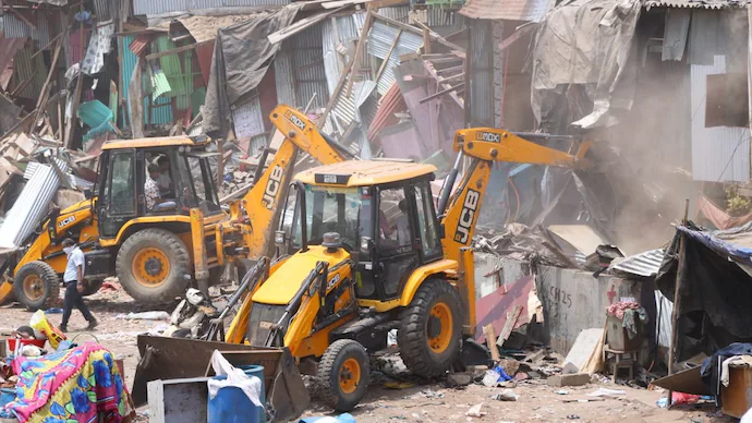 Garib Nagar Bandra demolition drive and police action