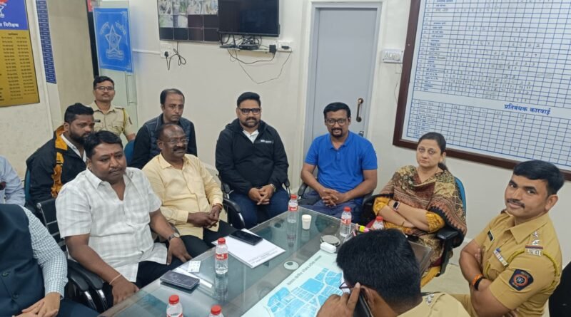 Congress workers detained by Yerawada Police before submitting memorandum in Pune