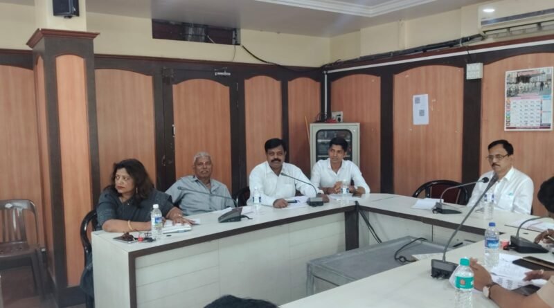 येरवडा क्षेत्रीय कार्यालयात प्रभाग ४, ५ आणि ६ मधील नागरी समस्यांवर झालेली बैठक