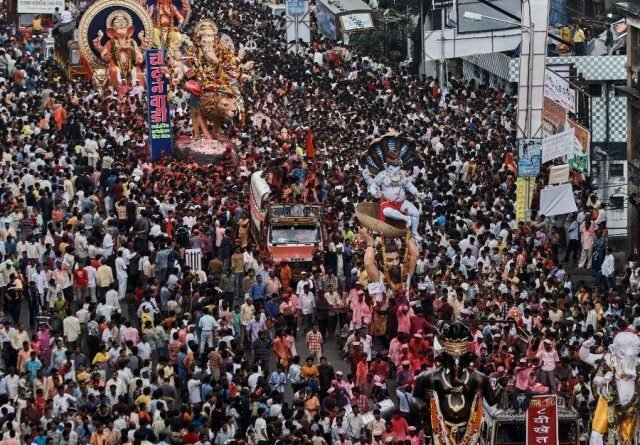 वाघोली गणेश विसर्जनामुळे पुणे-अहिल्यानगर रस्त्यावरील वाहतूक बदल