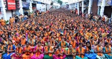 दगडूशेठ गणपतीसमोर अथर्वशीर्ष पठण करणाऱ्या हजारो महिला